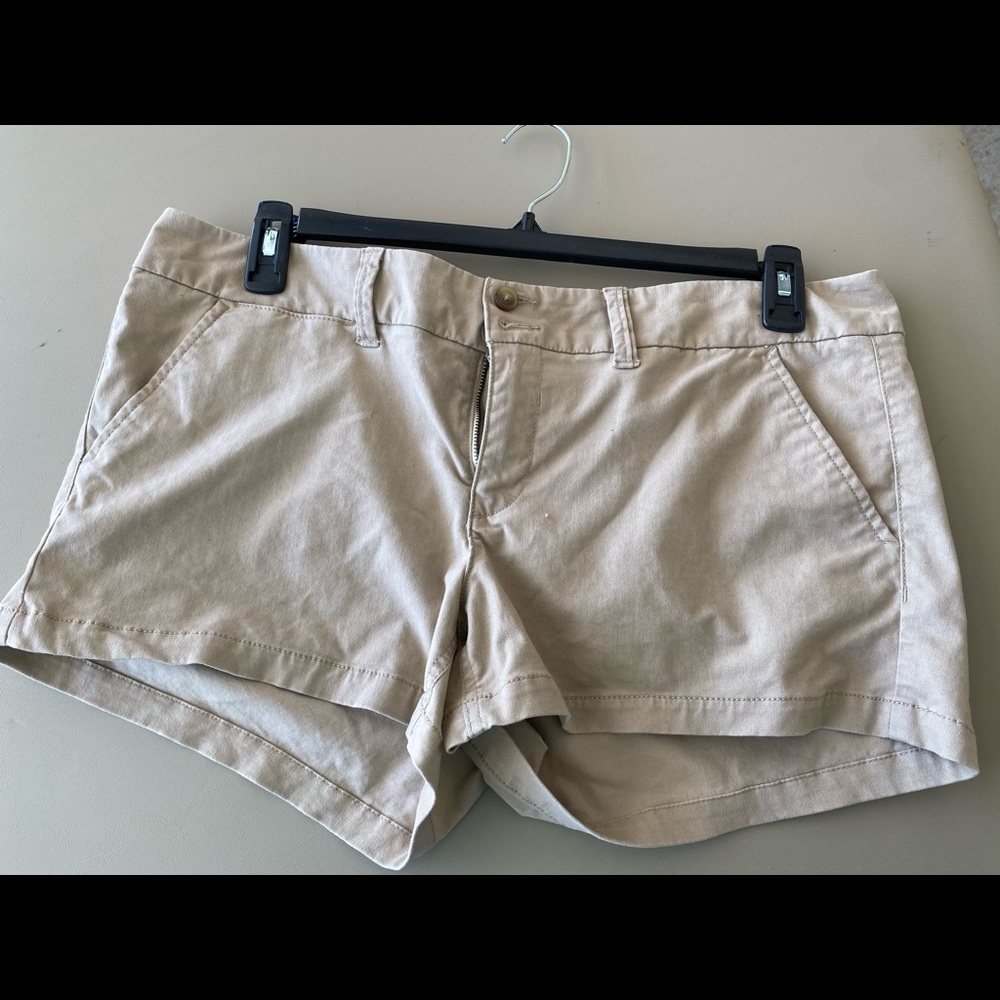 Khaki stretch short